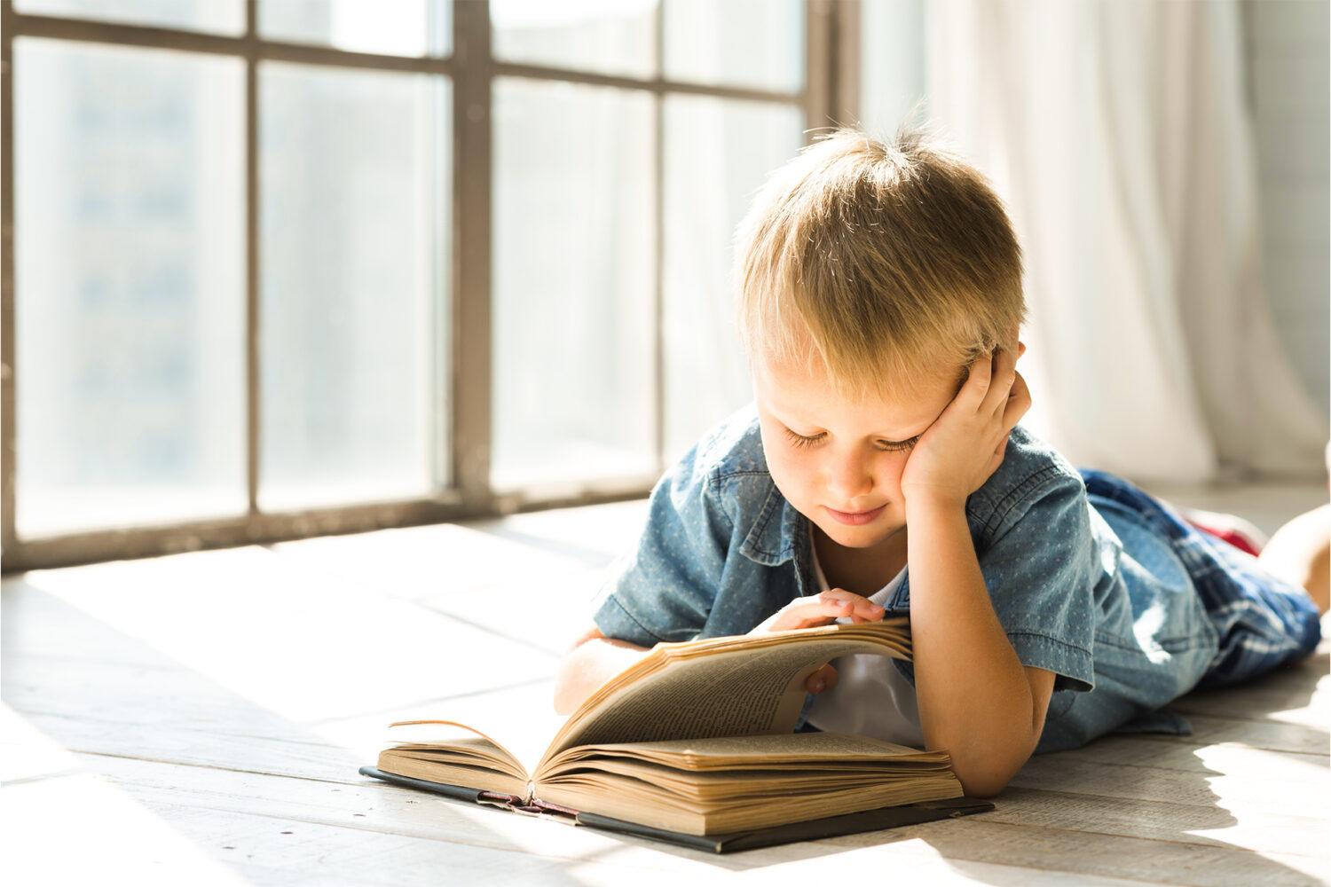 كيف تجعلين طفلك يحب القراءة؟